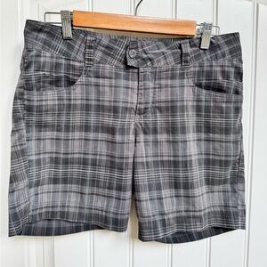 Columbia Titanium Grey Plaid 6” Shorts. Size 6